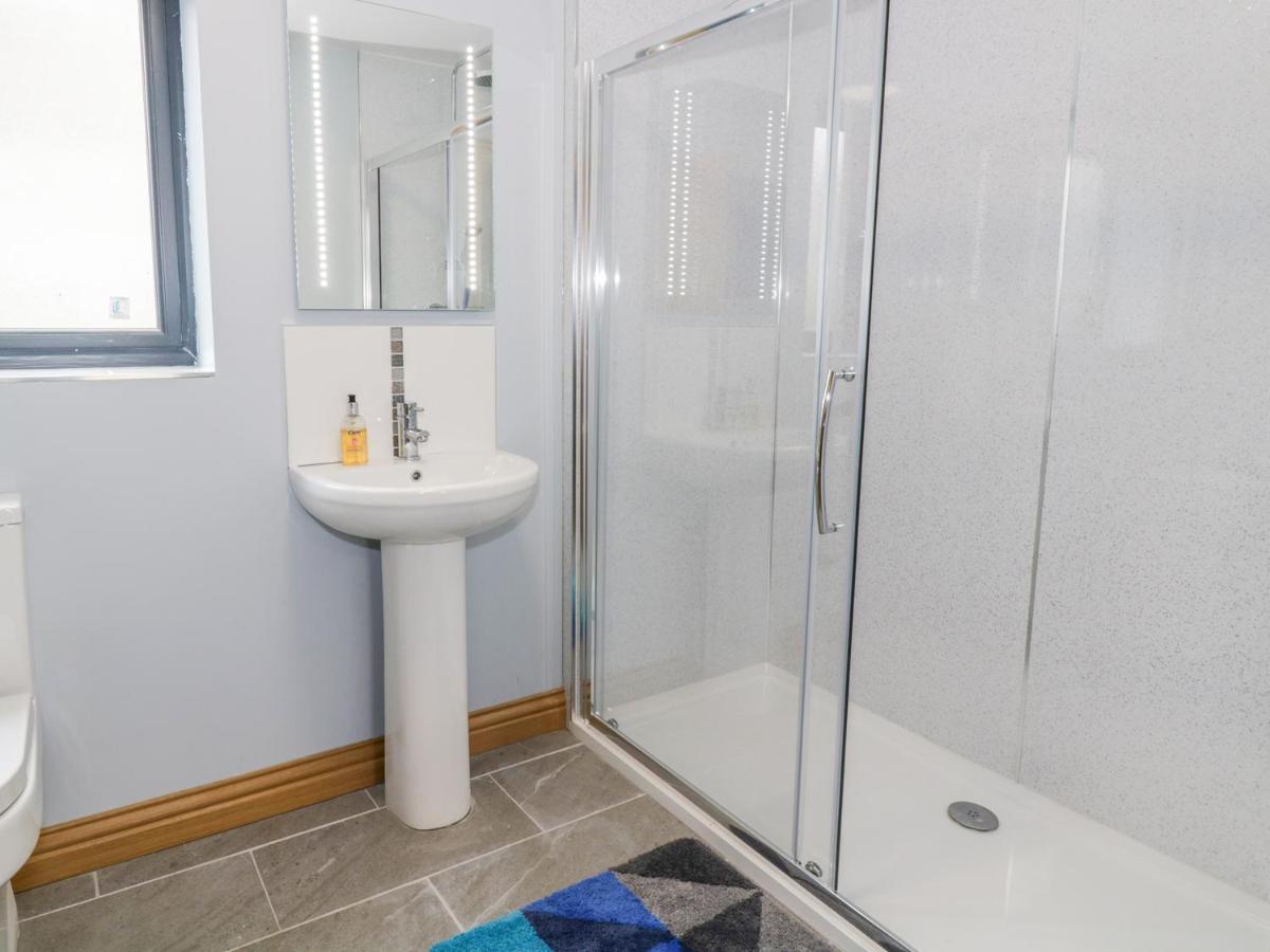 7evern Porth Farm * Caersws